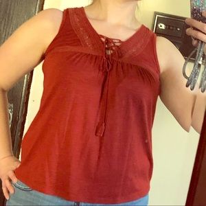 Lace up tank with keyhole back